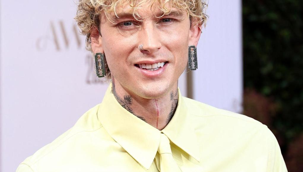 Machine Gun Kelly reveló en 2021 que quería el mismo segundo nombre que él y Megan Fox finalmente dieron a su hija Machine Gun Kelly reveló en 2021 que quería el mismo segundo nombre que él y Megan Fox finalmente dieron a su hija