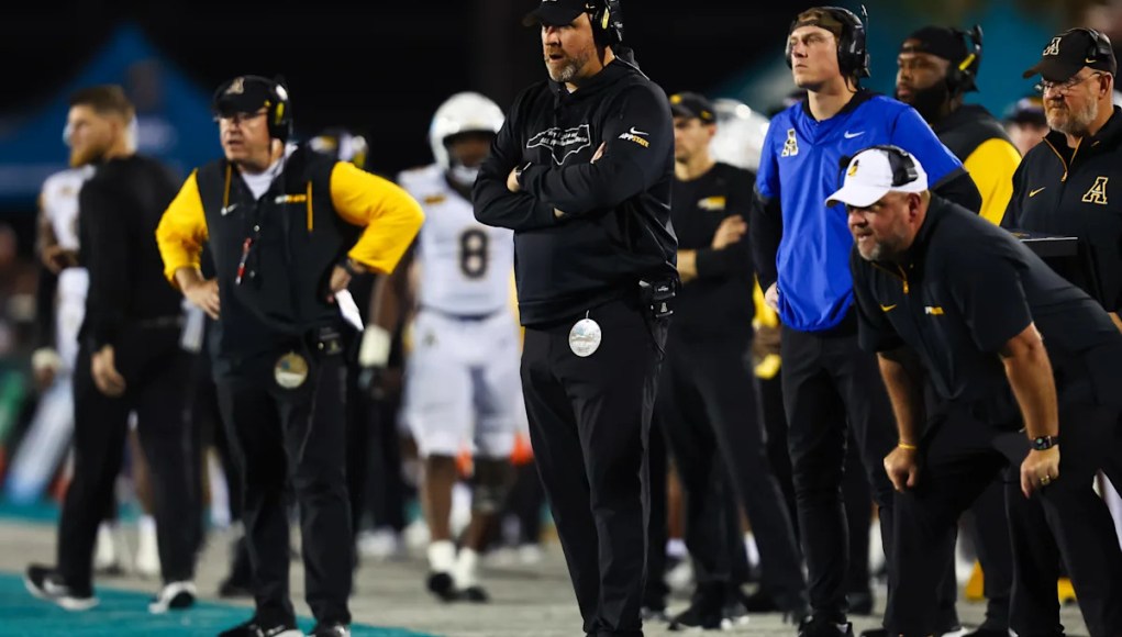 El entrenador de línea ofensiva de la UCF, Shawn Clark, hospitalizada después de una emergencia médica El entrenador de línea ofensiva de la UCF, Shawn Clark, hospitalizada después de una emergencia médica