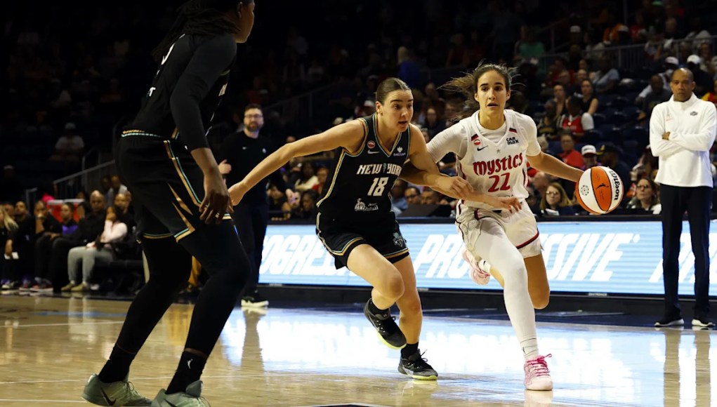 Pauline Astier ingresa a Paige Bueckers, territorio de Candace Parker con un juego de monstruos Pauline Astier ingresa a Paige Bueckers, territorio de Candace Parker con un juego de monstruos
