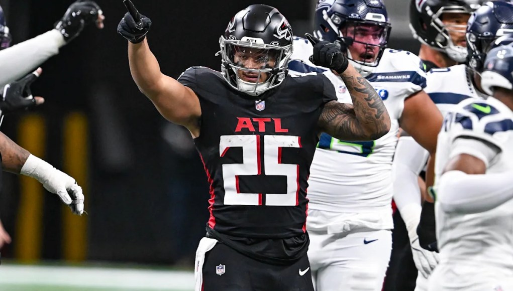 Tyler Allgeier comienza o se sienta: consejos de fútbol de fantasía de la semana 15 Tyler Allgeier comienza o se sienta: consejos de fútbol de fantasía de la semana 15