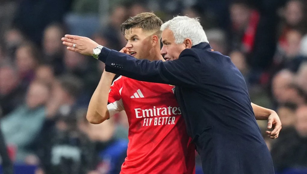 José Mourinho consigue su primera victoria en la Liga de Campeones con el Benfica ante el Ajax José Mourinho consigue su primera victoria en la Liga de Campeones con el Benfica ante el Ajax
