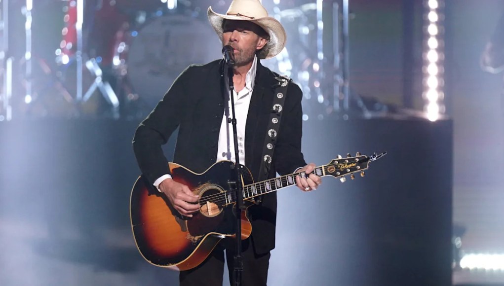 Los fanáticos recuerdan la última actuación de Toby Keith en el segundo aniversario de su muerte Los fanáticos recuerdan la última actuación de Toby Keith en el segundo aniversario de su muerte