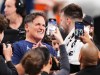El apoyo financiero de Mark Cuban ha ayudado a transformar el programa de fútbol de Indiana.