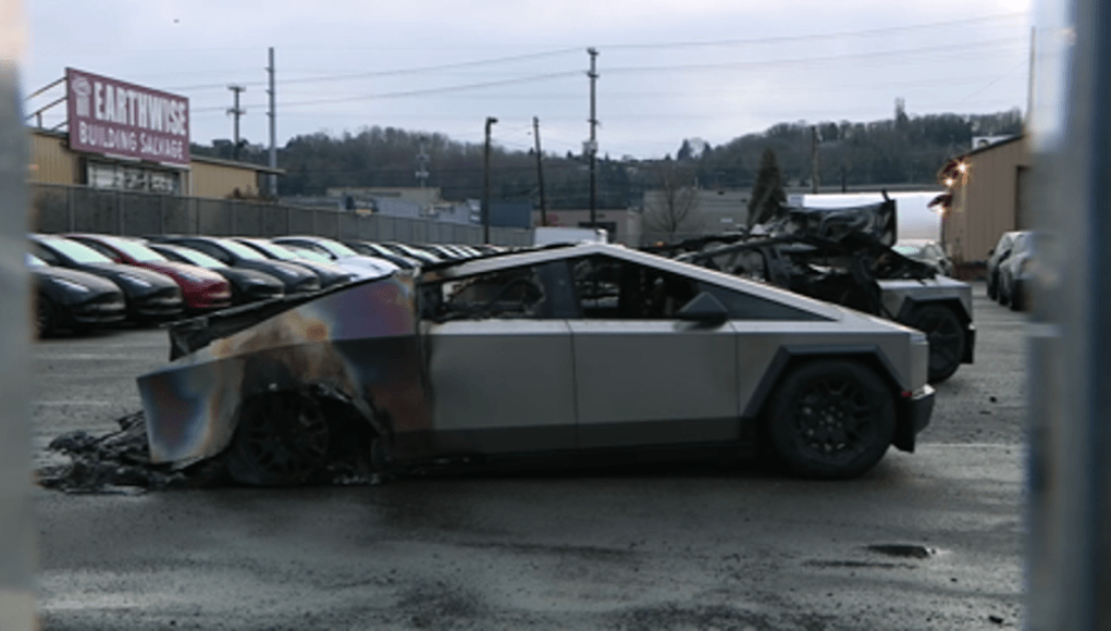 El fuego destruye, daña a múltiples cybertrucks en Seattle Lot El fuego destruye, daña a múltiples cybertrucks en Seattle Lot