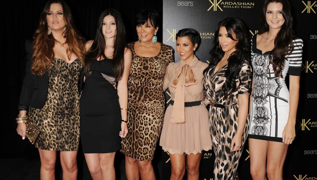 Las hermanas Kardashian-Jenner acaban de tener el momento más dulce con mamá Kris en video raro Las hermanas Kardashian-Jenner acaban de tener el momento más dulce con mamá Kris en video raro