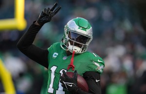 Mientras los Broncos cambian por Jaylen Waddle, ¿qué impide que los Eagles cambien a AJ Brown? Aquí hay posibilidades