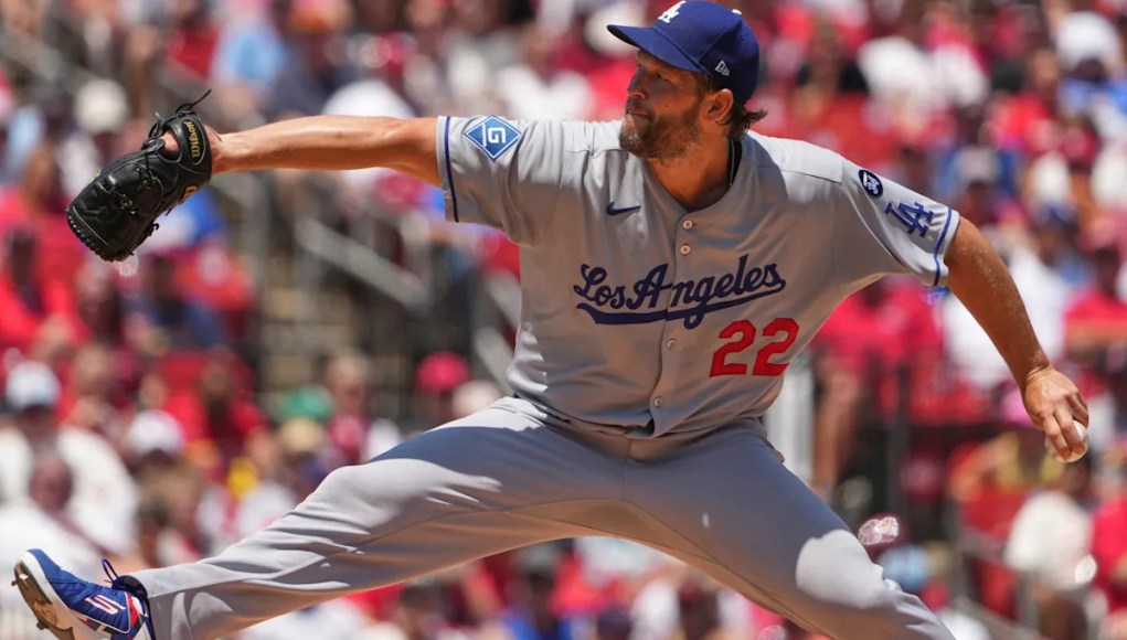 Clayton Kershaw de los Dodgers llama a los Cardenales de ‘Bush League’ por jugar video a casa antes del juego Clayton Kershaw de los Dodgers llama a los Cardenales de ‘Bush League’ por jugar video a casa antes del juego
