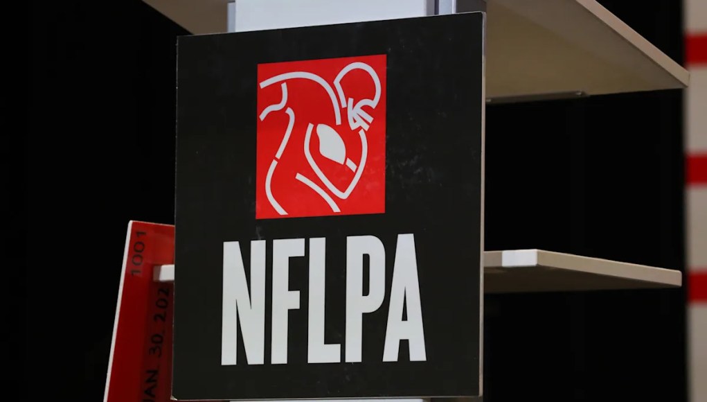 NFLPA elige a David White para servir como director ejecutivo interino después de la renuncia de Lloyd Howell NFLPA elige a David White para servir como director ejecutivo interino después de la renuncia de Lloyd Howell