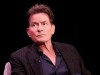 Charlie Sheen afirma que el medicamento experimental contra el VIH se mantuvo fuera del mercado porque «es una amenaza» para la industria
