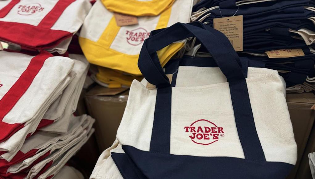 Cómo han cambiado los bolsos exclusivos de Trader Joe a lo largo de los años Cómo han cambiado los bolsos exclusivos de Trader Joe a lo largo de los años