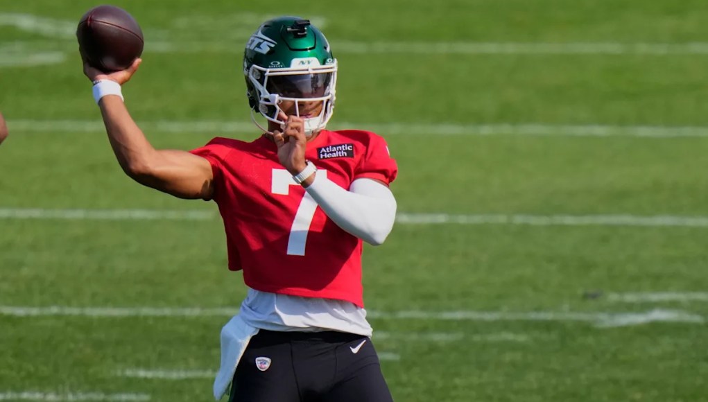 Jets QB Justin Fields sufre una lesión de los dedos directos durante la práctica del jueves, severidad desconocida Jets QB Justin Fields sufre una lesión de los dedos directos durante la práctica del jueves, severidad desconocida