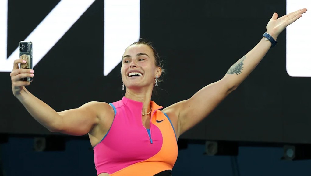 Sabalenka vence al comodín frente a Federer y Laver Sabalenka vence al comodín frente a Federer y Laver