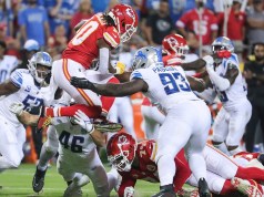 Los Detroit Lions liberan al DE Josh Paschal después de perder la temporada 2025 por lesión