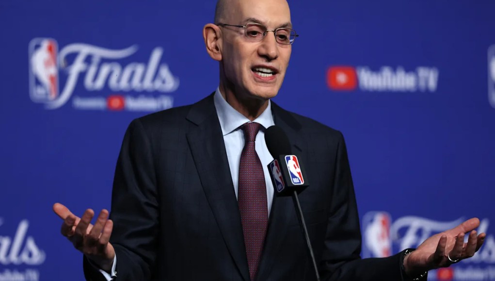 Adam Silver aborda los comentarios negativos a través de los primeros 2 juegos de las Finales de la NBA de 2025 Adam Silver aborda los comentarios negativos a través de los primeros 2 juegos de las Finales de la NBA de 2025