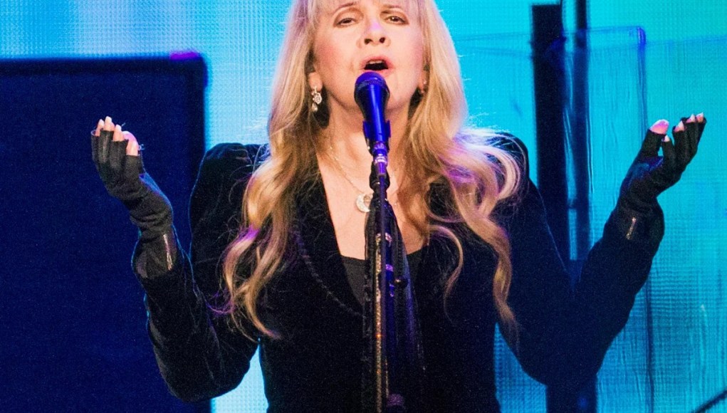 Stevie Nicks repite repentinamente 2 meses de conciertos. Lo que sabemos Stevie Nicks repite repentinamente 2 meses de conciertos. Lo que sabemos