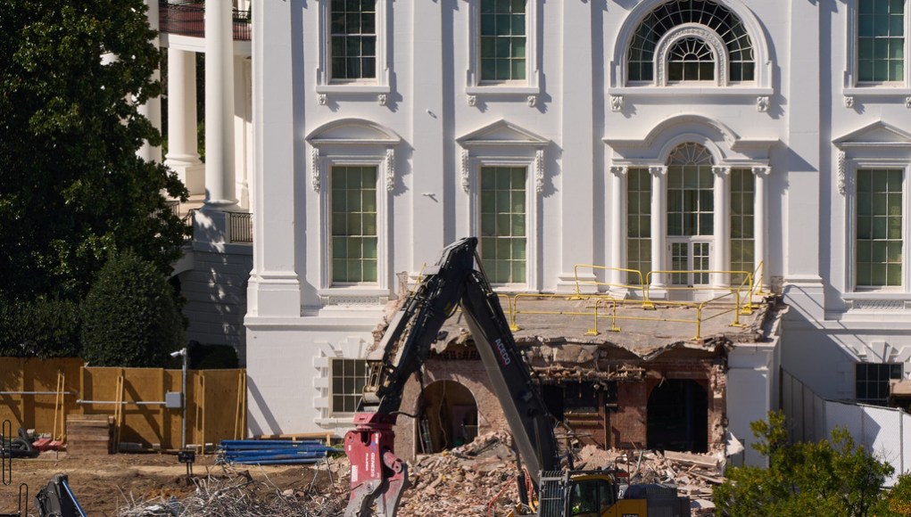 Trump nombra a su exrecepcionista de 26 años para la comisión que supervisa la construcción del salón de baile de la Casa Blanca Trump nombra a su exrecepcionista de 26 años para la comisión que supervisa la construcción del salón de baile de la Casa Blanca