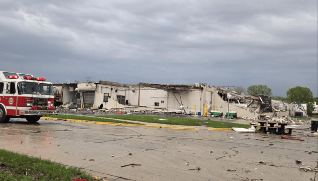 La alerta de tornado se amplió para incluir Milwaukee y 13 condados de Wisconsin La alerta de tornado se amplió para incluir Milwaukee y 13 condados de Wisconsin