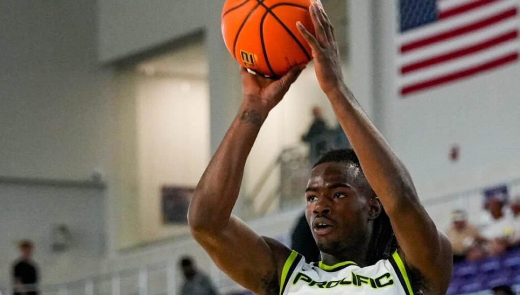 El SG Caleb Holt del Five-Star Plus+ se compromete con Arizona El SG Caleb Holt del Five-Star Plus+ se compromete con Arizona