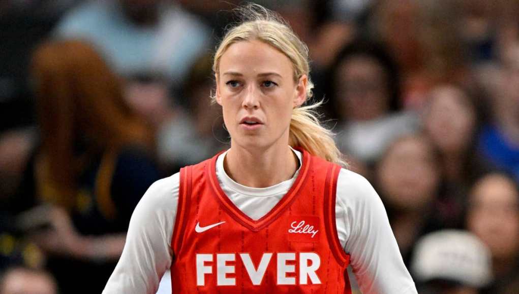Se le preguntó a la gerente general de Indiana Fever, Amber Cox, sobre la negociación del contrato de Sophie Cunningham Se le preguntó a la gerente general de Indiana Fever, Amber Cox, sobre la negociación del contrato de Sophie Cunningham