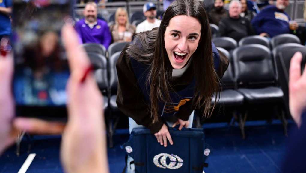 Los ‘Bloopers’ de Caitlin Clark en el campo de entrenamiento Fever llaman la atención Los ‘Bloopers’ de Caitlin Clark en el campo de entrenamiento Fever llaman la atención