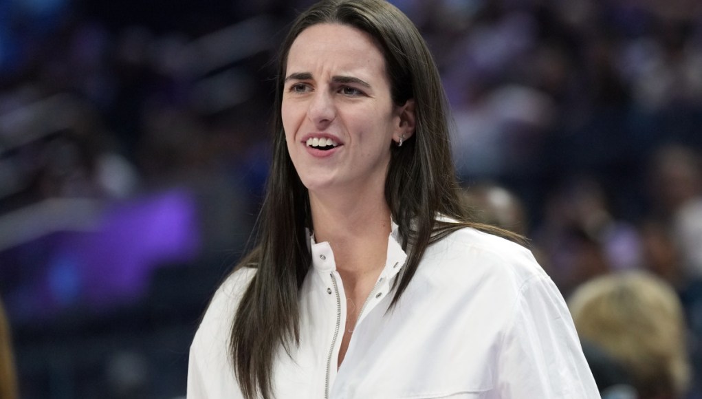 El movimiento de Caitlin Clark de Indiana Fever causa revuelo el lunes El movimiento de Caitlin Clark de Indiana Fever causa revuelo el lunes