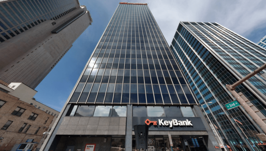 La torre KeyBank en el centro de Columbus se vende por 5,1 millones de dólares en una subasta La torre KeyBank en el centro de Columbus se vende por 5,1 millones de dólares en una subasta