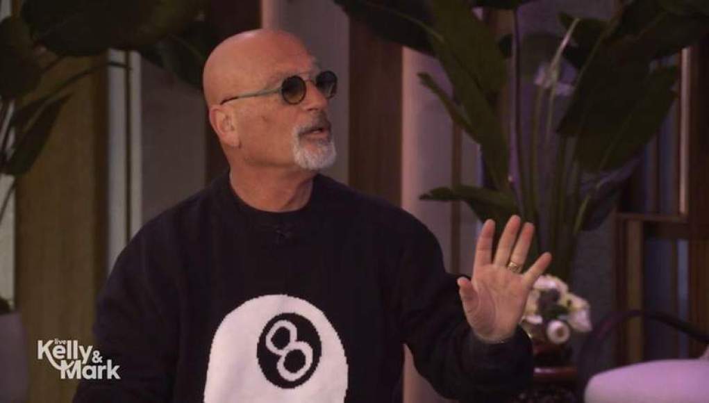Howie Mandel critica a Kelly Ripa después de que ella dijera que se ve «genial para los 70» durante un tenso momento «en vivo»: «No me gusta eso» Howie Mandel critica a Kelly Ripa después de que ella dijera que se ve «genial para los 70» durante un tenso momento «en vivo»: «No me gusta eso»