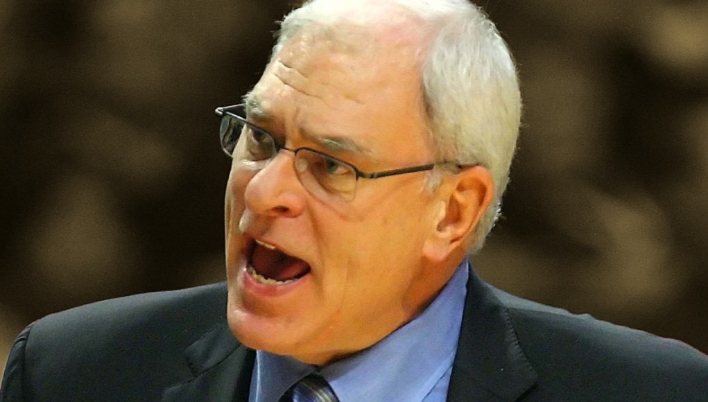 «Todos estaban vestidos de verde»: Gary Vitti confirma que Phil Jackson insultó a Matt Damon y Mark Wahlberg durante las Finales de la NBA de 2008. «Todos estaban vestidos de verde»: Gary Vitti confirma que Phil Jackson insultó a Matt Damon y Mark Wahlberg durante las Finales de la NBA de 2008.