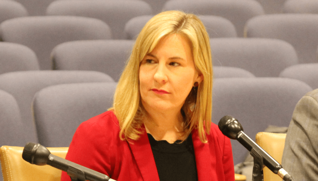 Proyectos de ley sobre irritantes químicos se aprueban en la Legislatura tras la promoción de Colin Hortman Proyectos de ley sobre irritantes químicos se aprueban en la Legislatura tras la promoción de Colin Hortman