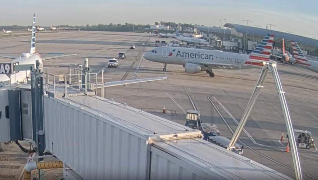 Piloto evita colisión con camión del aeropuerto en Charlotte Douglas Piloto evita colisión con camión del aeropuerto en Charlotte Douglas