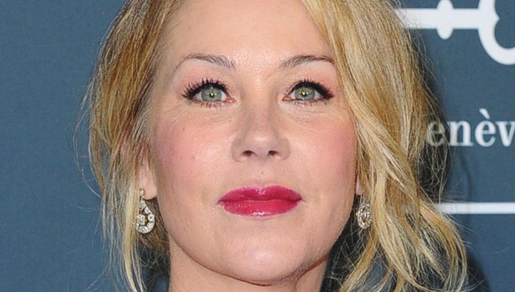 Christina Applegate y su ex Brad Pitt no hablaron ‘durante años’ después de que ella lo abandonó en la entrega de premios Christina Applegate y su ex Brad Pitt no hablaron ‘durante años’ después de que ella lo abandonó en la entrega de premios
