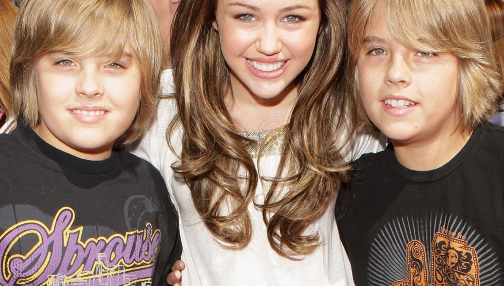 Miley Cyrus confirma que salió con Dylan Sprouse durante los días de Disney Miley Cyrus confirma que salió con Dylan Sprouse durante los días de Disney