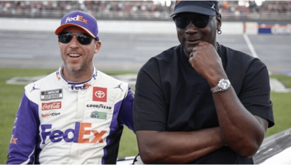 Denny Hamlin se distancia de los 3 grandes de NASCAR mientras 23XI recibe un honor extraordinario Denny Hamlin se distancia de los 3 grandes de NASCAR mientras 23XI recibe un honor extraordinario