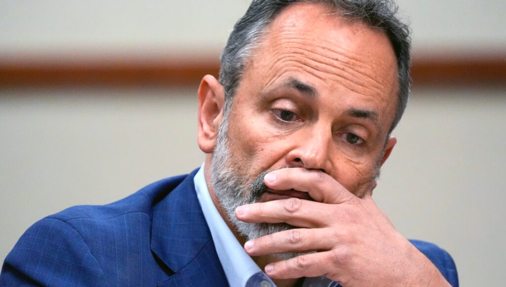 Juez sentencia al exgobernador. Bevin a la cárcel que puede evitar revelando información financiera Juez sentencia al exgobernador. Bevin a la cárcel que puede evitar revelando información financiera