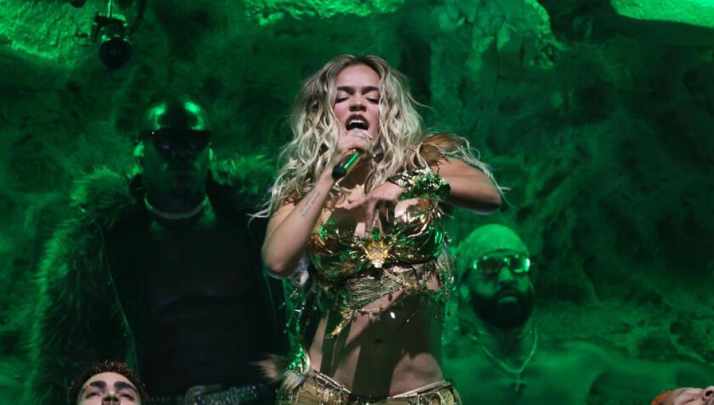 Karol G en Coachella fue un éxito mundial. Sin embargo, otros artistas extranjeros temen realizar una gira por EE. UU. Karol G en Coachella fue un éxito mundial. Sin embargo, otros artistas extranjeros temen realizar una gira por EE. UU.