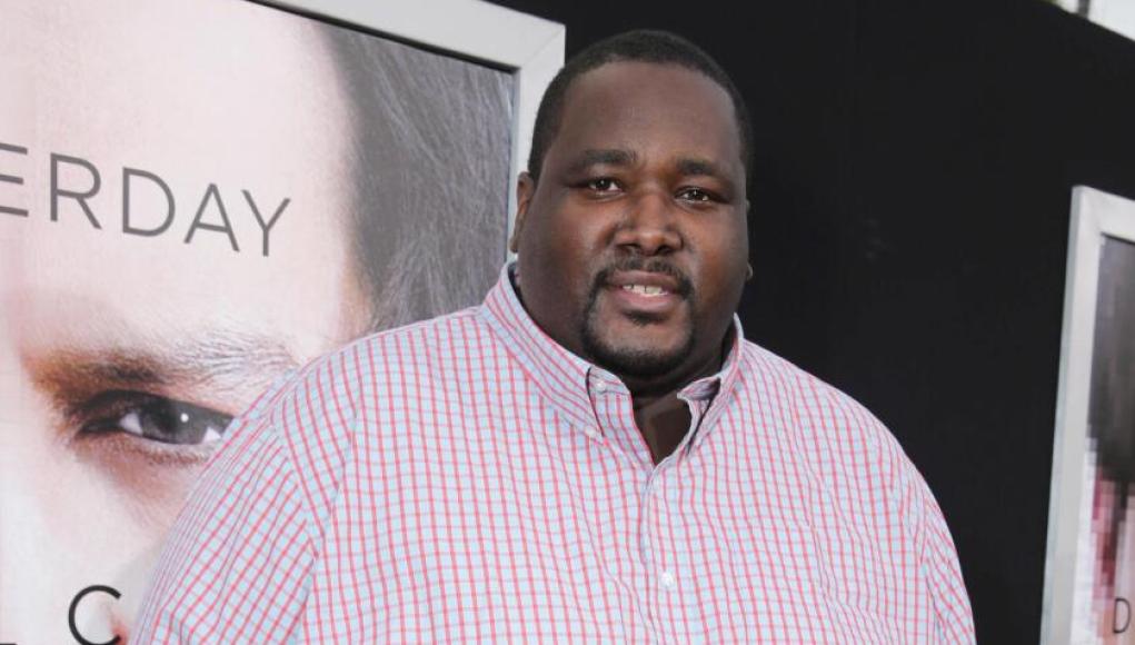 La estrella de ‘Blind Side’ Quinton Aaron permanece con soporte vital, pero su salud supuestamente mejora La estrella de ‘Blind Side’ Quinton Aaron permanece con soporte vital, pero su salud supuestamente mejora