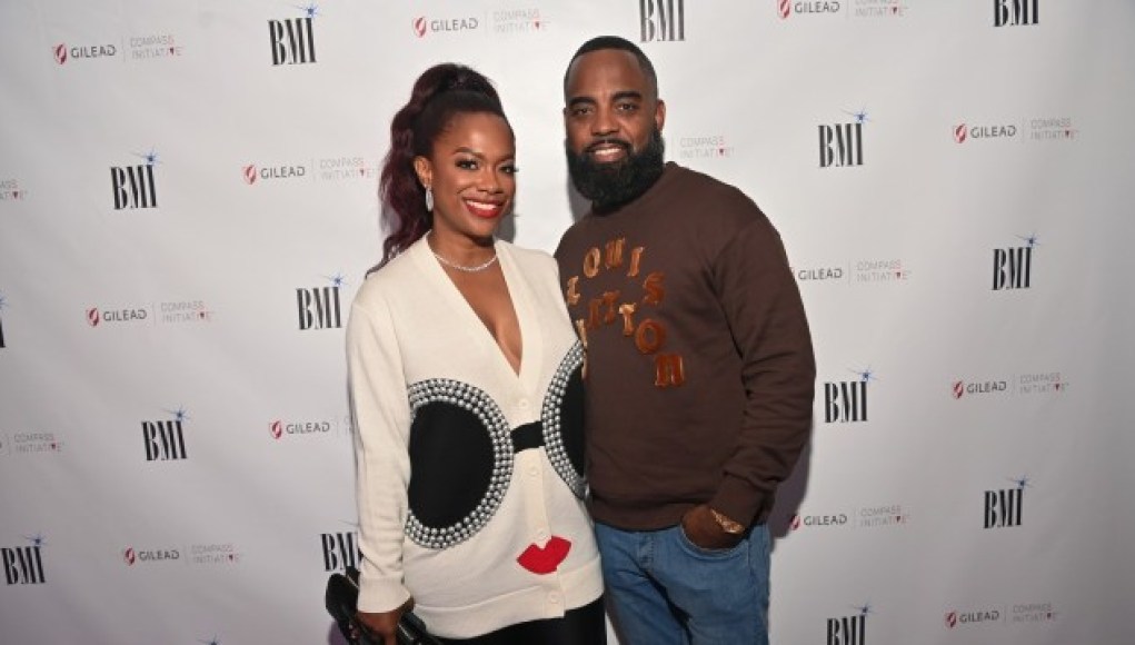 Kandi Burruss hace enormes acusaciones a Todd Tucker mientras el drama de divorcio se intensifica Kandi Burruss hace enormes acusaciones a Todd Tucker mientras el drama de divorcio se intensifica