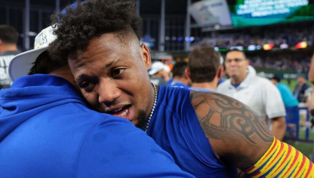 Después del campeonato del CMB, Ronald Acuña Jr. trollea a su compañero de los Bravos Después del campeonato del CMB, Ronald Acuña Jr. trollea a su compañero de los Bravos