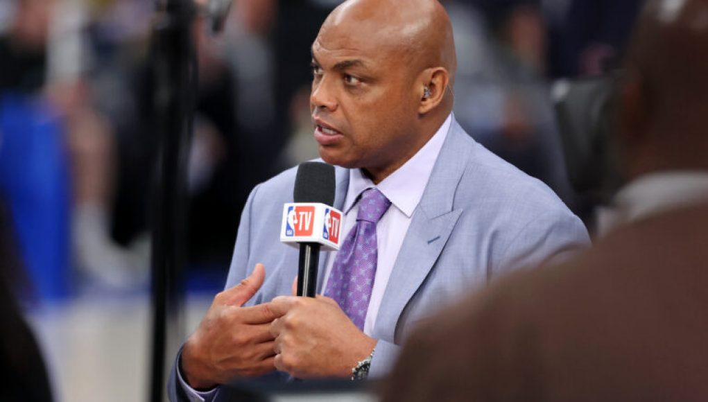La leyenda de la NBA Charles Barkley critica a Colin Cowherd por comentarios controvertidos La leyenda de la NBA Charles Barkley critica a Colin Cowherd por comentarios controvertidos