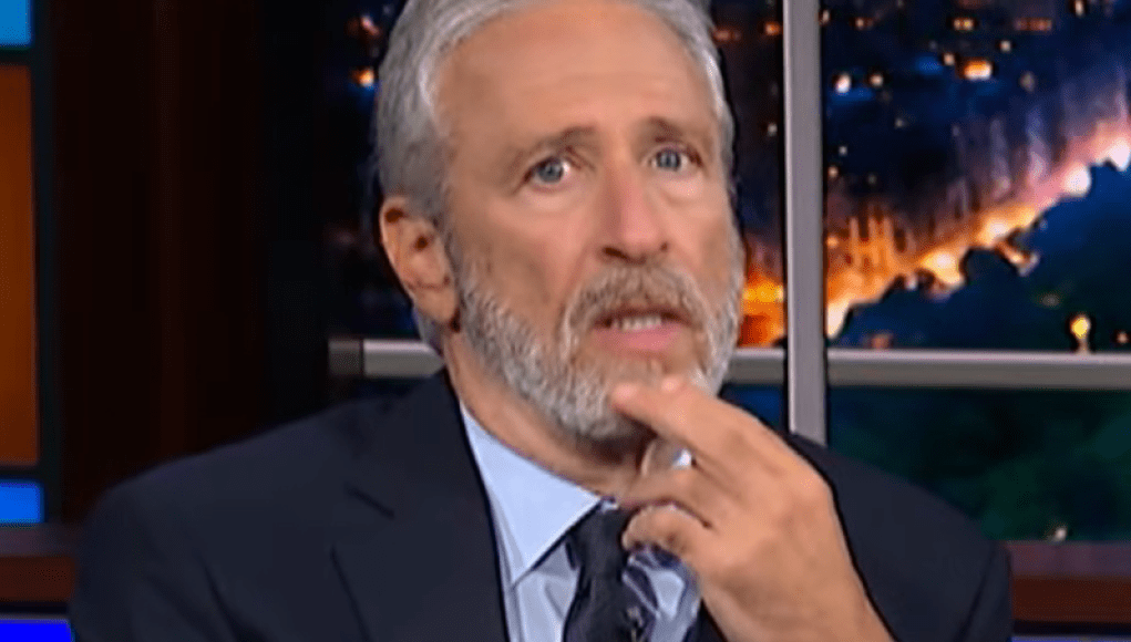 Jon Stewart suelta una línea brutal sobre CBS en el ‘Late Show’ de Colbert mientras termina Jon Stewart suelta una línea brutal sobre CBS en el ‘Late Show’ de Colbert mientras termina