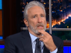 Jon Stewart suelta una línea brutal sobre CBS en el ‘Late Show’ de Colbert mientras termina