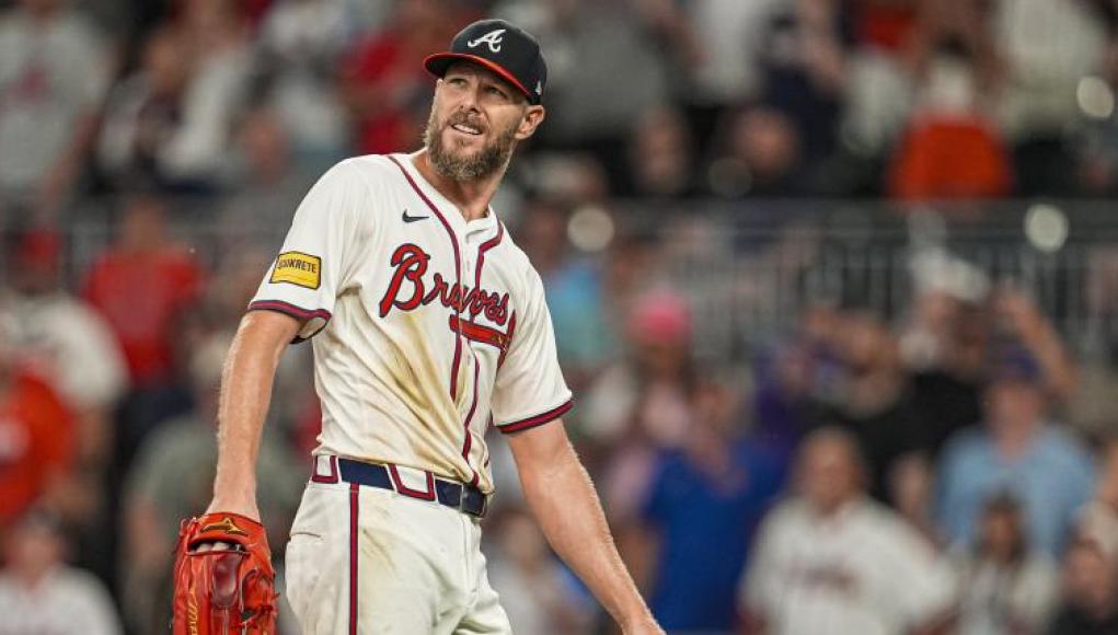 Bravos aseguran al lanzador abridor que ingresa a la temporada 17 en la MLB Bravos aseguran al lanzador abridor que ingresa a la temporada 17 en la MLB