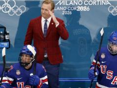 Dentro de la carrera de hockey de John Wroblewski que terminó temprano pero lo convirtió en una leyenda como entrenador de los Juegos Olímpicos