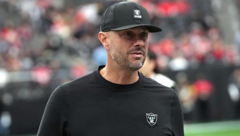 Se predijo que los Raiders contratarían a un entrenador en jefe que podría traer consigo al líder de jugadas ofensivas de élite. Se predijo que los Raiders contratarían a un entrenador en jefe que podría traer consigo al líder de jugadas ofensivas de élite.