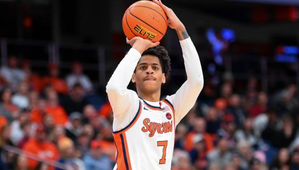 Kiyan Anthony, estudiante de primer año de Syracuse, recibe malas noticias de las estadísticas avanzadas mientras intenta seguir a su padre Carmelo Kiyan Anthony, estudiante de primer año de Syracuse, recibe malas noticias de las estadísticas avanzadas mientras intenta seguir a su padre Carmelo