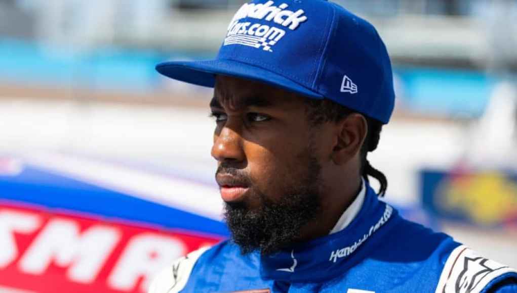 El último recluta de NASCAR de Dale Earnhardt Jr. no siente ninguna presión al correr para el piloto legendario El último recluta de NASCAR de Dale Earnhardt Jr. no siente ninguna presión al correr para el piloto legendario