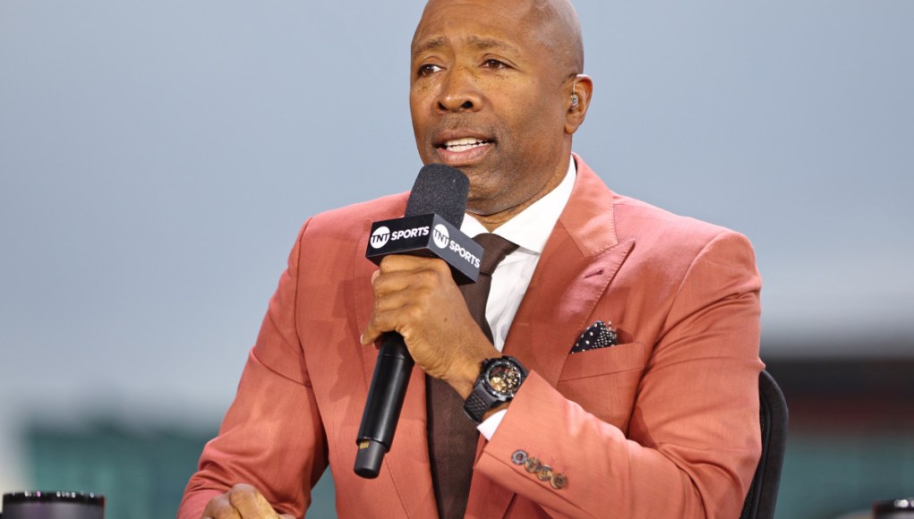 CBS tuvo que reemplazar a Kenny Smith para la cobertura del torneo de la NCAA del viernes CBS tuvo que reemplazar a Kenny Smith para la cobertura del torneo de la NCAA del viernes