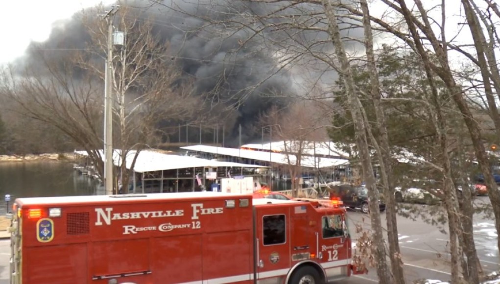 Incendio reportado en Elm Hill Marina en Nashville Incendio reportado en Elm Hill Marina en Nashville