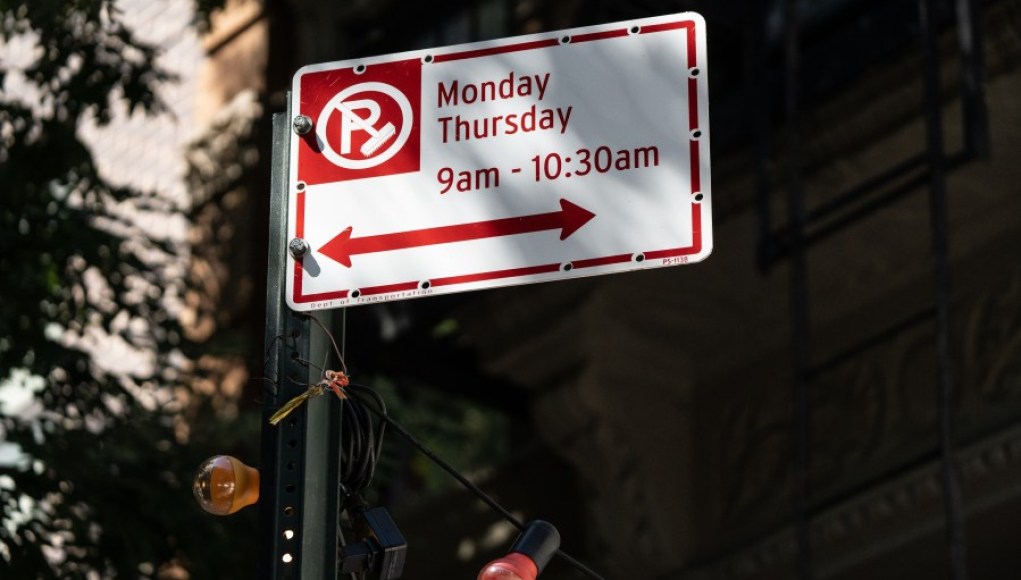 La suspensión del estacionamiento lateral alternativo se extiende en Nueva York para continuar con la remoción de nieve La suspensión del estacionamiento lateral alternativo se extiende en Nueva York para continuar con la remoción de nieve