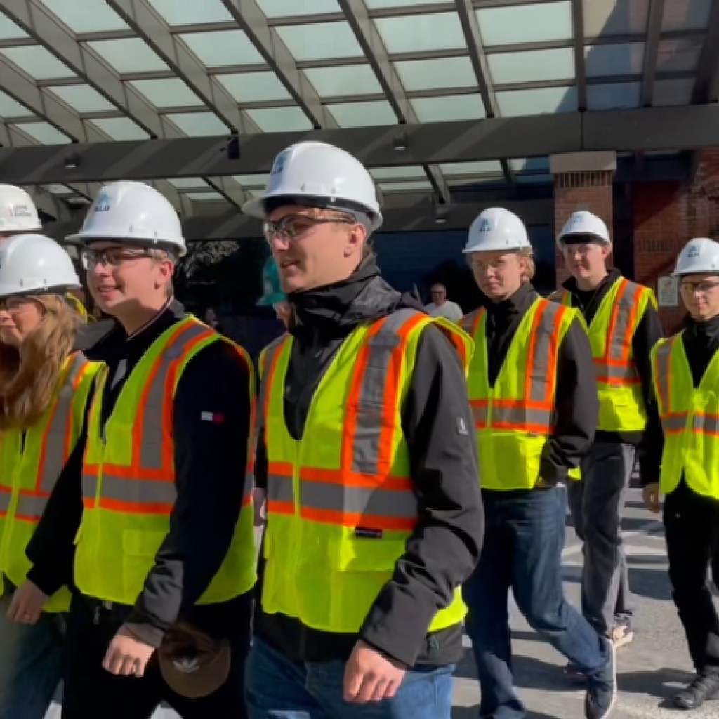 Students from Denmark tour Albany airport's construction Students from Denmark tour Albany airport's construction